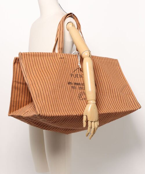 PUEBCO（プエブコ）の「WAXED CANVAS LARGE BAG（トートバッグ・メンズ・グレー/ブラウン・ONE SIZE）」の6枚目の写真