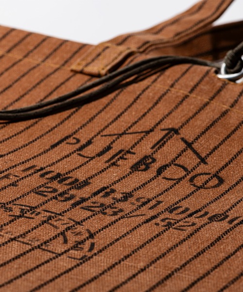 PUEBCO（プエブコ）の「WAXED CANVAS LARGE BAG（トートバッグ・メンズ・グレー/ブラウン・ONE SIZE）」の12枚目の写真