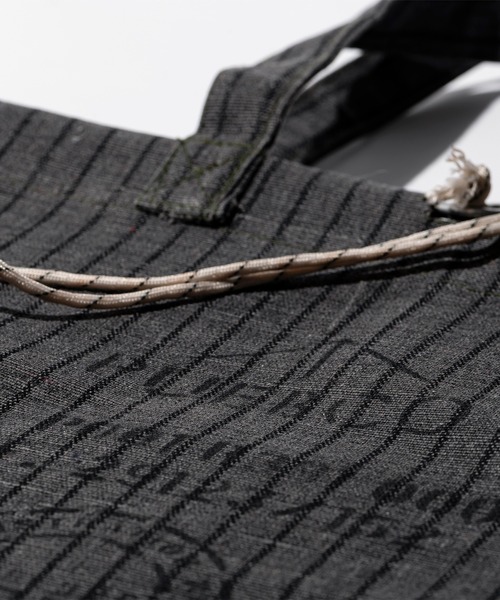 PUEBCO（プエブコ）の「WAXED CANVAS LARGE BAG（トートバッグ・メンズ・グレー/ブラウン・ONE SIZE）」の9枚目の写真