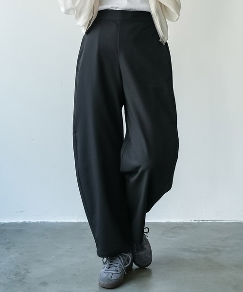 mili an deni(ミリアンデニ)の「イージーカーブパンツ(スラックス・レディース・ベージュ/ブラック/グレー・M)」の2枚目の写真