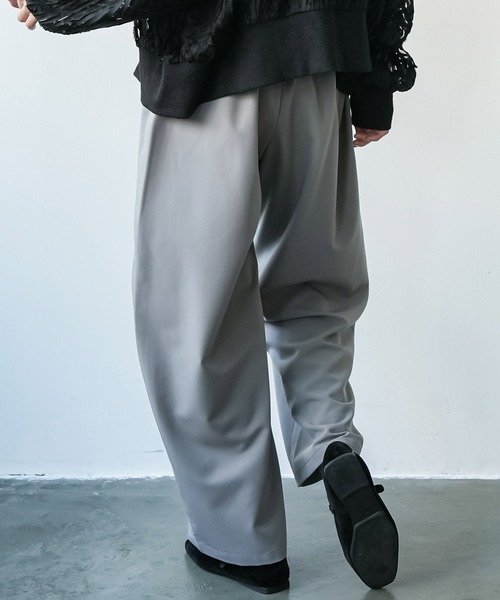 mili an deni(ミリアンデニ)の「イージーカーブパンツ(スラックス・レディース・ベージュ/ブラック/グレー・M)」の17枚目の写真
