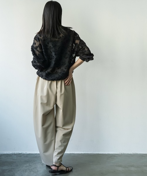 mili an deni(ミリアンデニ)の「イージーカーブパンツ(スラックス・レディース・ベージュ/ブラック/グレー・M)」の11枚目の写真