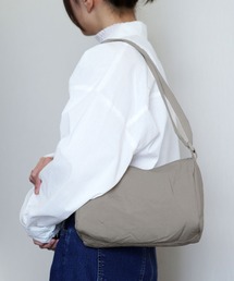 【2サイズ展開・軽量】シンプルナイロンパテッドショルダーバッグ