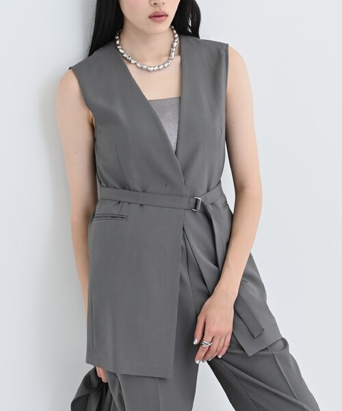 GALLEST(ギャレスト)の「【セットアップ可】ナローベルテッドジレ【カセット服/オケージョン/通勤】(ベスト・レディース・チャコールグレー/ブラック/ベージュ/キャメル/ブラック系2・36/38/40)」の4枚目の写真