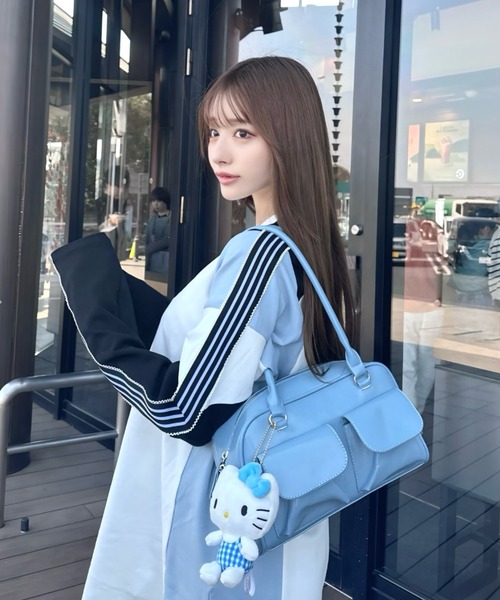 Mejoul（メジュール）の「フェイクレザー マルチポケットスクエアボストンバッグ（ショルダーバッグ・レディース・ブラウン/ホワイト/ブルー/ブラック・F）」の4枚目の写真