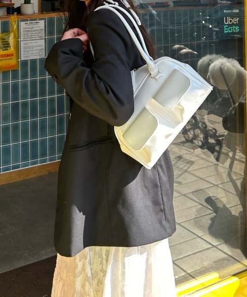 Mejoul（メジュール）の「フェイクレザー マルチポケットスクエアボストンバッグ（ショルダーバッグ・レディース・ブラウン/ホワイト/ブルー/ブラック・F）」の6枚目の写真