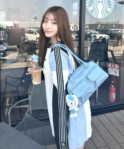 Mejoul（メジュール）の「フェイクレザー マルチポケットスクエアボストンバッグ（ショルダーバッグ・レディース・ブラウン/ホワイト/ブルー/ブラック・F）」の9枚目の写真