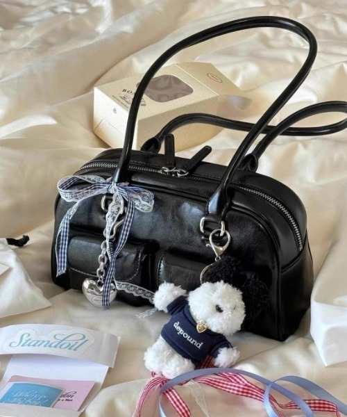 Mejoul（メジュール）の「フェイクレザー マルチポケットスクエアボストンバッグ（ショルダーバッグ・レディース・ブラウン/ホワイト/ブルー/ブラック・F）」の11枚目の写真