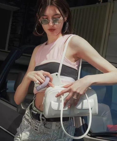 Mejoul（メジュール）の「フェイクレザー マルチポケットスクエアボストンバッグ（ショルダーバッグ・レディース・ブラウン/ホワイト/ブルー/ブラック・F）」の17枚目の写真