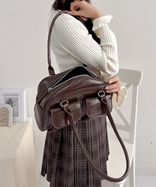 Mejoul（メジュール）の「フェイクレザー マルチポケットスクエアボストンバッグ（ショルダーバッグ・レディース・ブラウン/ホワイト/ブルー/ブラック・F）」の20枚目の写真