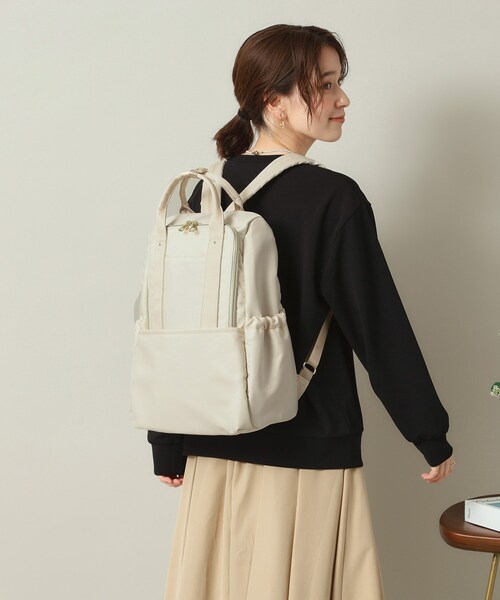ITS'DEMO（イッツデモ）の「◆【旅行／キャリーオン／通勤】撥水10ポケリュック（バックパック/リュック・レディース・ブラック/アイボリー/ナチュラル・00）」の4枚目の写真