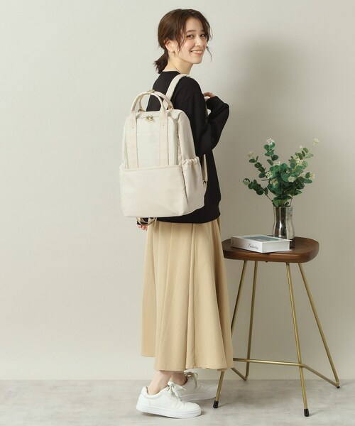 ITS'DEMO（イッツデモ）の「◆【旅行／キャリーオン／通勤】撥水10ポケリュック（バックパック/リュック・レディース・ブラック/アイボリー/ナチュラル・00）」の5枚目の写真