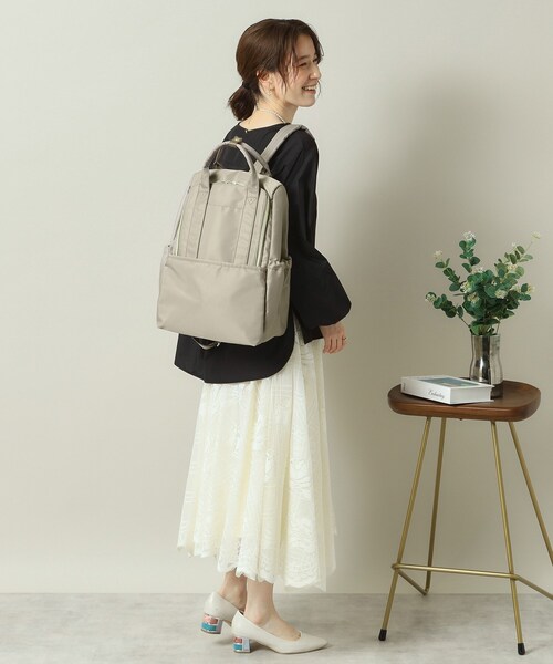 ITS'DEMO（イッツデモ）の「◆【旅行／キャリーオン／通勤】撥水10ポケリュック（バックパック/リュック・レディース・ブラック/アイボリー/ナチュラル・00）」の9枚目の写真