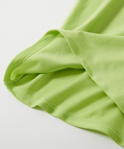 devirock（デビロック）の「UVカット Tシャツ型 長袖ラッシュガード（ラッシュガード・キッズ・ブラック系1/イエロー系1/グリーン系1/ホワイト系1/サックスブルー/ブルーグレー・160cm/150cm/140cm/130cm/120cm/110cm/100cm）」の12枚目の写真