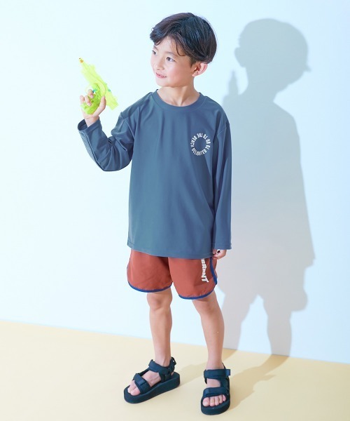 devirock（デビロック）の「UVカット Tシャツ型 長袖ラッシュガード（ラッシュガード・キッズ・ブラック系1/イエロー系1/グリーン系1/ホワイト系1/サックスブルー/ブルーグレー・160cm/150cm/140cm/130cm/120cm/110cm/100cm）」の18枚目の写真
