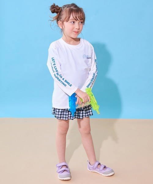 devirock（デビロック）の「UVカット Tシャツ型 長袖ラッシュガード（ラッシュガード・キッズ・ブラック系1/イエロー系1/グリーン系1/ホワイト系1/サックスブルー/ブルーグレー・160cm/150cm/140cm/130cm/120cm/110cm/100cm）」の22枚目の写真