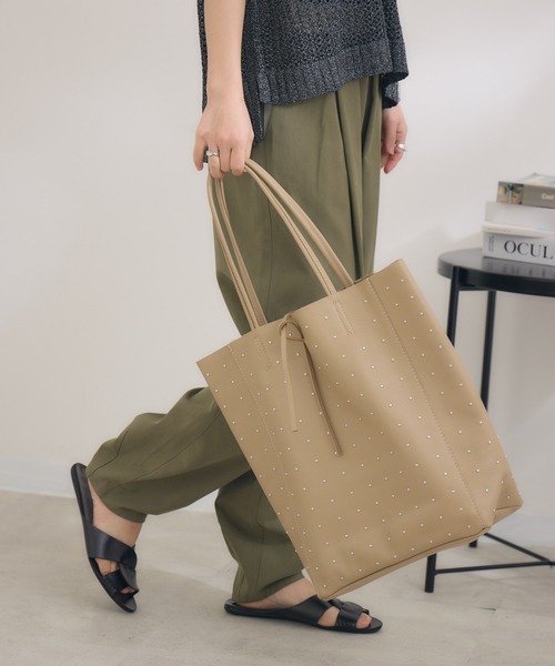 KATHARINE ROSS（キャサリンロス）の「【MARLON FIRENZE/マルロン】スタッズトート（トートバッグ・レディース・ブラック/ベージュ・MEDIUM）」の9枚目の写真