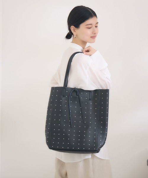 KATHARINE ROSS（キャサリンロス）の「【MARLON FIRENZE/マルロン】スタッズトート（トートバッグ・レディース・ブラック/ベージュ・MEDIUM）」の14枚目の写真