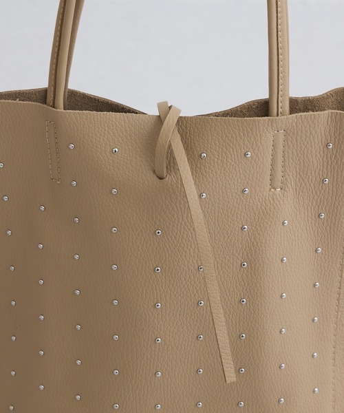 KATHARINE ROSS（キャサリンロス）の「【MARLON FIRENZE/マルロン】スタッズトート（トートバッグ・レディース・ブラック/ベージュ・MEDIUM）」の21枚目の写真