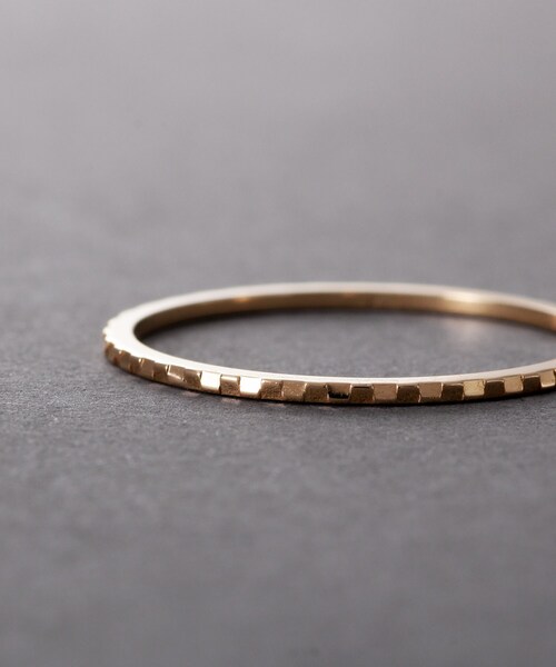 COCOSHNIK ONKITSCH（ココシュニックオンキッチュ）の「K10スキニーリング フラップカット（リング・レディース・イエローゴールド・14/12/10）」の8枚目の写真