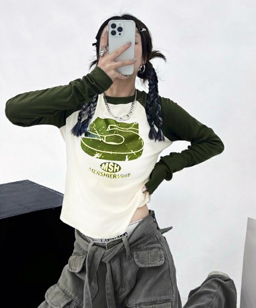 VIBGYOR（ヴィブジョー）の「【EIZZ/アイズ】ヴィンテージ プリント ラグランロンT（Tシャツ/カットソー・レディース・ネイビー/グリーン・FREE）」の2枚目の写真