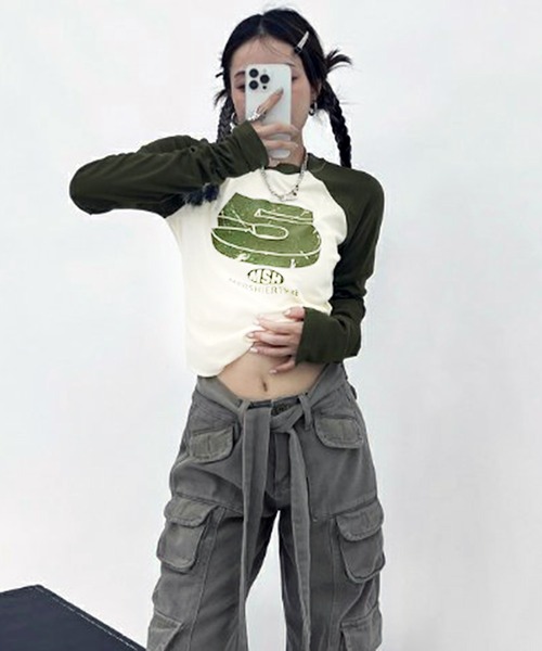 VIBGYOR（ヴィブジョー）の「【EIZZ/アイズ】ヴィンテージ プリント ラグランロンT（Tシャツ/カットソー・レディース・ネイビー/グリーン・FREE）」の3枚目の写真