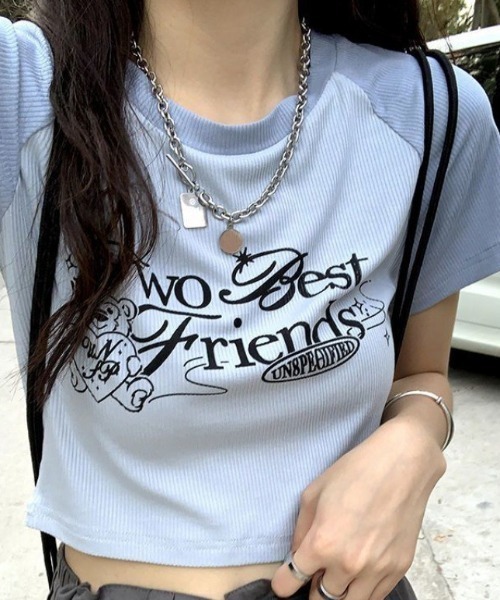 lilful（リルフル）の「配色デザイン フロントプリント ラグランクロップドTシャツ（Tシャツ/カットソー・レディース・ブルー/ピンク/グレー/ベージュ・M/S）」の3枚目の写真