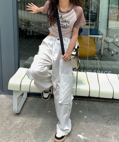 lilful（リルフル）の「配色デザイン フロントプリント ラグランクロップドTシャツ（Tシャツ/カットソー・レディース・ブルー/ピンク/グレー/ベージュ・M/S）」の14枚目の写真