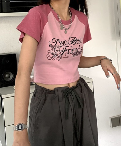 lilful（リルフル）の「配色デザイン フロントプリント ラグランクロップドTシャツ（Tシャツ/カットソー・レディース・ブルー/ピンク/グレー/ベージュ・M/S）」の13枚目の写真