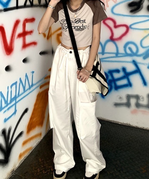 lilful（リルフル）の「配色デザイン フロントプリント ラグランクロップドTシャツ（Tシャツ/カットソー・レディース・ブルー/ピンク/グレー/ベージュ・M/S）」の19枚目の写真
