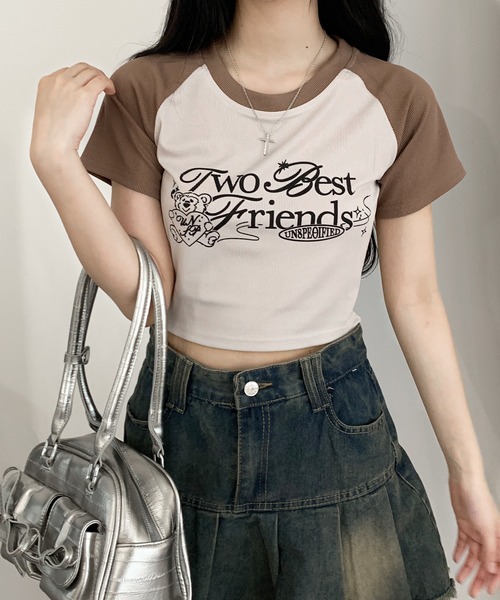 lilful（リルフル）の「配色デザイン フロントプリント ラグランクロップドTシャツ（Tシャツ/カットソー・レディース・ブルー/ピンク/グレー/ベージュ・M/S）」の9枚目の写真