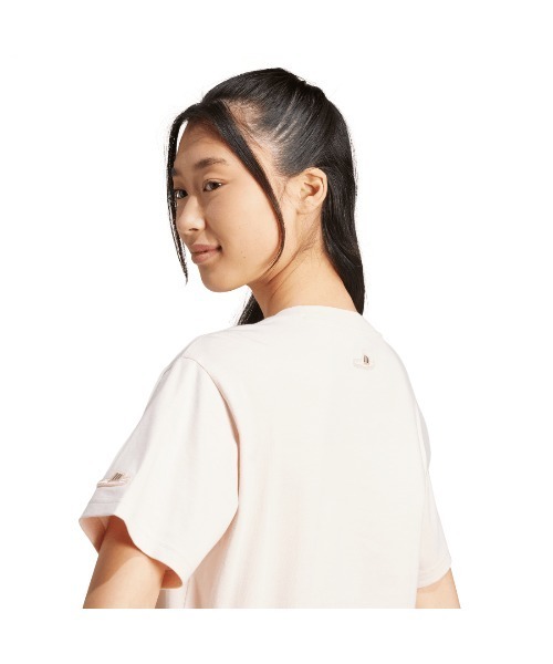 adidas(アディダス)の「アディダス adidas ラウンジ サンダルグラフィック 半袖Tシャツ(Tシャツ/カットソー・レディース・ベビーピンク/ライトベージュ・S/M/L/XL)」の5枚目の写真