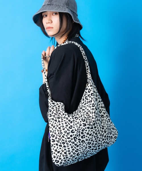 an meets zakka(アンミツザッカ)の「an meets zakka レオパードジャガードソフトコットンショルダーバッグ(ショルダーバッグ・レディース・ホワイト/ベージュ/ブラウン・ONESIZE)」の1枚目の写真