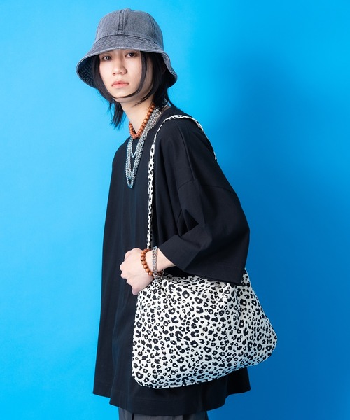 an meets zakka(アンミツザッカ)の「an meets zakka レオパードジャガードソフトコットンショルダーバッグ(ショルダーバッグ・レディース・ホワイト/ベージュ/ブラウン・ONESIZE)」の7枚目の写真