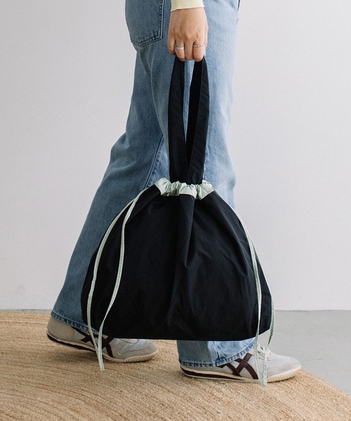 Beau're(ヴュレ)の「BEAURE ヴュレ Color Scheme ナイロントートBag(ショルダーバッグ・レディース・ブラック/ライトブルー/スモークピンク/ベージュ・FREE)」の1枚目の写真