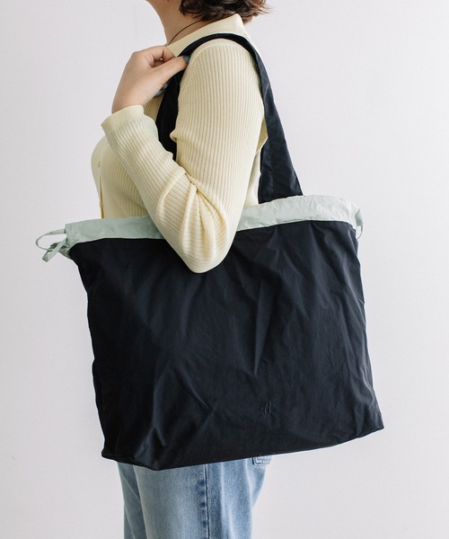 Beau're(ヴュレ)の「BEAURE ヴュレ Color Scheme ナイロントートBag(ショルダーバッグ・レディース・ブラック/ライトブルー/スモークピンク/ベージュ・FREE)」の15枚目の写真