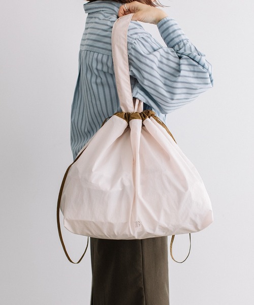 Beau're(ヴュレ)の「BEAURE ヴュレ Color Scheme ナイロントートBag(ショルダーバッグ・レディース・ブラック/ライトブルー/スモークピンク/ベージュ・FREE)」の17枚目の写真