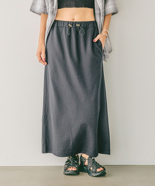 BAYFLOW（ベイフロー）の「[脚のラインを拾わない♪ストレッチ性抜群]クールタッチダンボールスカート（スカート・レディース・レッド/ブラック/グレー・FREE）」の2枚目の写真