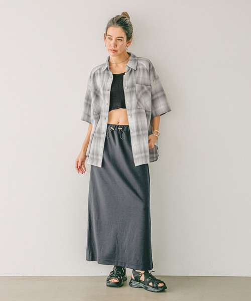 BAYFLOW（ベイフロー）の「[脚のラインを拾わない♪ストレッチ性抜群]クールタッチダンボールスカート（スカート・レディース・レッド/ブラック/グレー・FREE）」の8枚目の写真