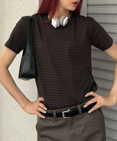 Chikashitsu +（チカシツプラス）の「【Chikashitsu +】tight fit border t-shirt / 【チカシツプラス】タイトフィットボーダー半袖Tシャツ（Tシャツ/カットソー・メンズ・カーキ/ブラック/ブラウン・ONE SIZE）」の2枚目の写真