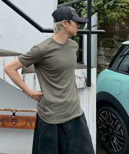 Chikashitsu +（チカシツプラス）の「【Chikashitsu +】tight fit border t-shirt / 【チカシツプラス】タイトフィットボーダー半袖Tシャツ（Tシャツ/カットソー・メンズ・カーキ/ブラック/ブラウン・ONE SIZE）」の16枚目の写真