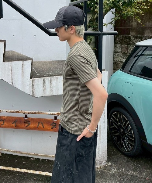 Chikashitsu +（チカシツプラス）の「【Chikashitsu +】tight fit border t-shirt / 【チカシツプラス】タイトフィットボーダー半袖Tシャツ（Tシャツ/カットソー・メンズ・カーキ/ブラック/ブラウン・ONE SIZE）」の17枚目の写真