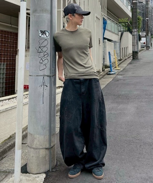 Chikashitsu +（チカシツプラス）の「【Chikashitsu +】tight fit border t-shirt / 【チカシツプラス】タイトフィットボーダー半袖Tシャツ（Tシャツ/カットソー・メンズ・カーキ/ブラック/ブラウン・ONE SIZE）」の19枚目の写真