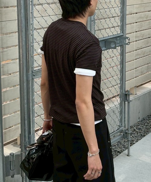 Chikashitsu +（チカシツプラス）の「【Chikashitsu +】tight fit border t-shirt / 【チカシツプラス】タイトフィットボーダー半袖Tシャツ（Tシャツ/カットソー・メンズ・カーキ/ブラック/ブラウン・ONE SIZE）」の10枚目の写真
