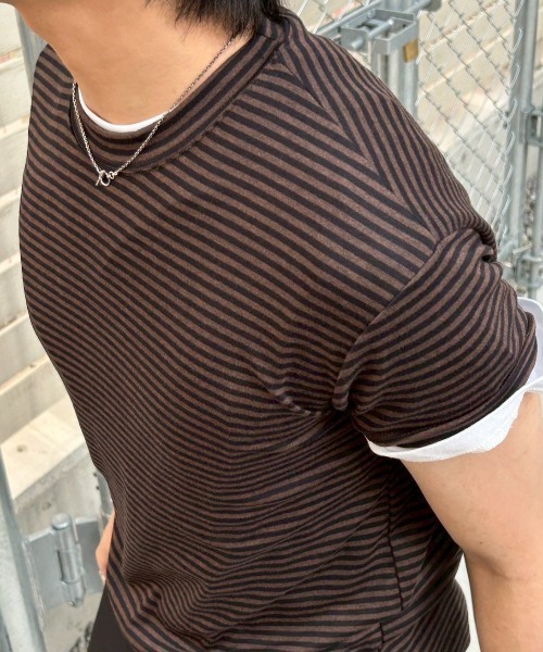 Chikashitsu +（チカシツプラス）の「【Chikashitsu +】tight fit border t-shirt / 【チカシツプラス】タイトフィットボーダー半袖Tシャツ（Tシャツ/カットソー・メンズ・カーキ/ブラック/ブラウン・ONE SIZE）」の14枚目の写真