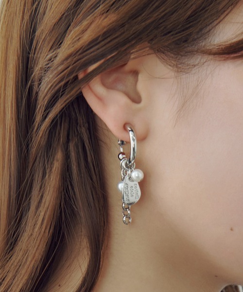 GOLDY(ゴールディ)の「コイン プレート チャーム パール イヤリング(イヤリング・レディース・ゴールド/シルバー×ゴールド/シルバー・FREE)」の1枚目の写真