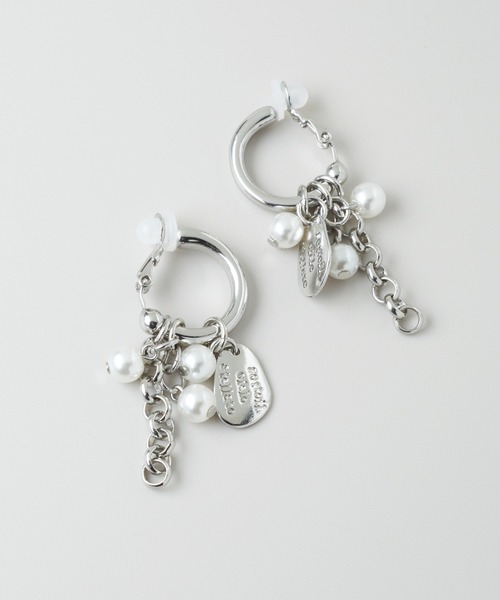 GOLDY(ゴールディ)の「コイン プレート チャーム パール イヤリング(イヤリング・レディース・ゴールド/シルバー×ゴールド/シルバー・FREE)」の4枚目の写真