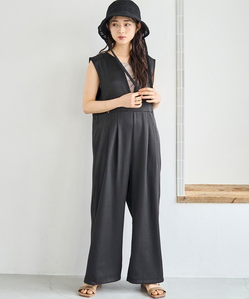 mil（ミル）の「深Vキーネック オールインワン（サロペット