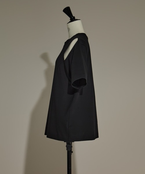 CINOH（チノ）の「【CINOH/チノ】《STUDIOUS別注》CUT OUT T-SHIRT/カットアウトTシャツ（Tシャツ/カットソー・レディース・ブラック/ホワイト・FREE）」の11枚目の写真