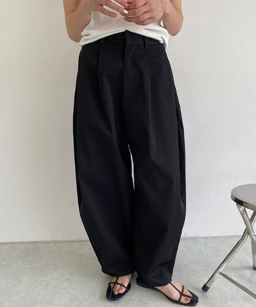 ECLAM(クラム)の「サイドタックコクーンパンツ(その他パンツ・レディース・ブラック/ライトベージュ・M)」の16枚目の写真